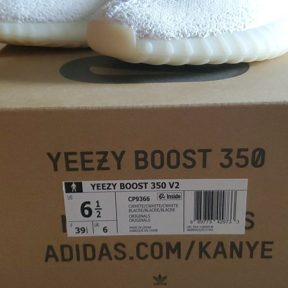 Yeezy Boost 350V2 - Picture 2 of 7